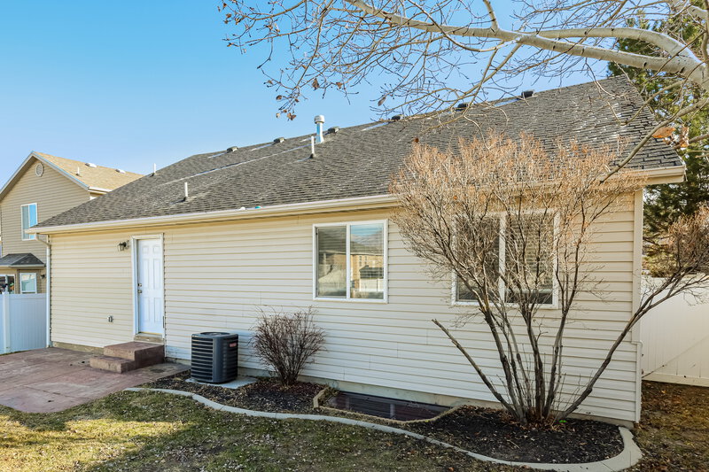 2,865/Mo, 8558 Maul Oak Dr West Jordan, UT 84081 Rear View