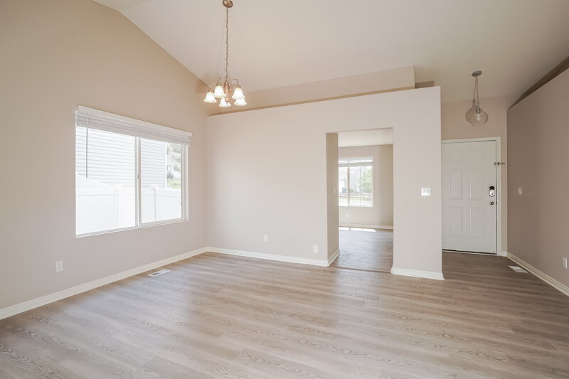 2,275/Mo, 322 Trappers Pond Ct Tooele, UT 84074 Dining Room View 2