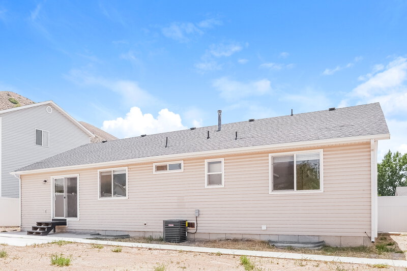 2,275/Mo, 322 Trappers Pond Ct Tooele, UT 84074 Rear View 2