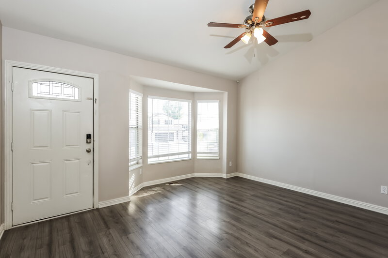 2,355/Mo, 7687 Washington Rd Magna, UT 84044 Living Room View 2