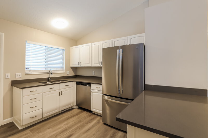 2,500/Mo, 1222 W Brister Dr Murray, UT 84123 Kitchen View 3