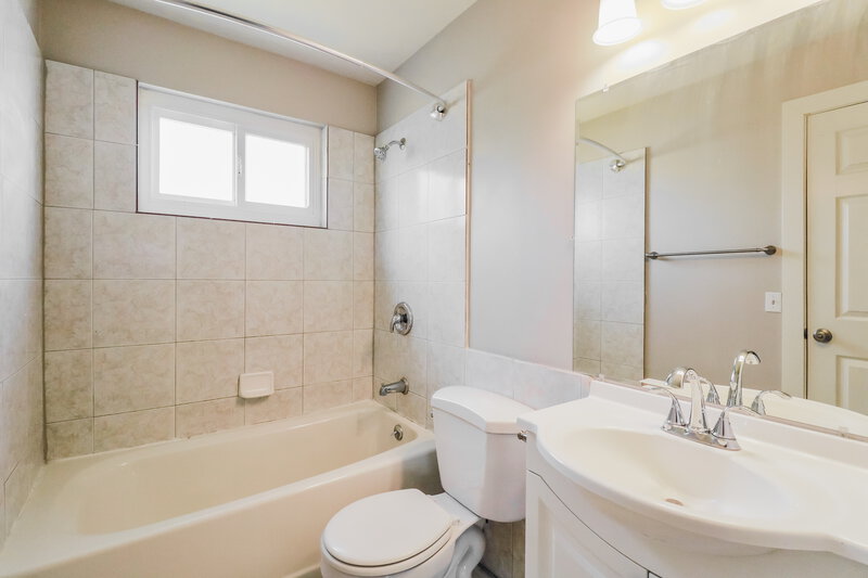 2,575/Mo, 5408 Hunter Dr Salt Lake City, UT 84120 Main Bathroom View