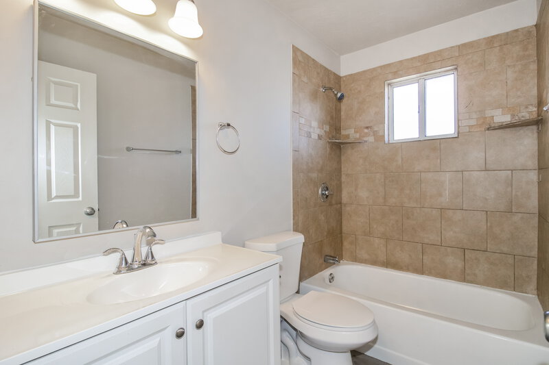 2,240/Mo, 5496 W 6600 S West Jordan, UT 84081 Bathroom View