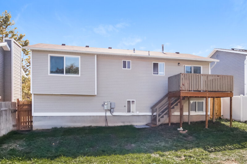 2,240/Mo, 5496 W 6600 S West Jordan, UT 84081 Rear View