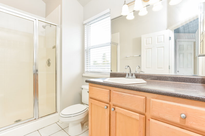 2,750/Mo, 4778 S Hanauer St Murray, UT 84107 Main Bathroom View