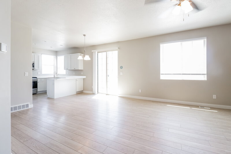 2,450/Mo, 1083 W Osprey Dr Stansbury Park, UT 84074 Living Room View