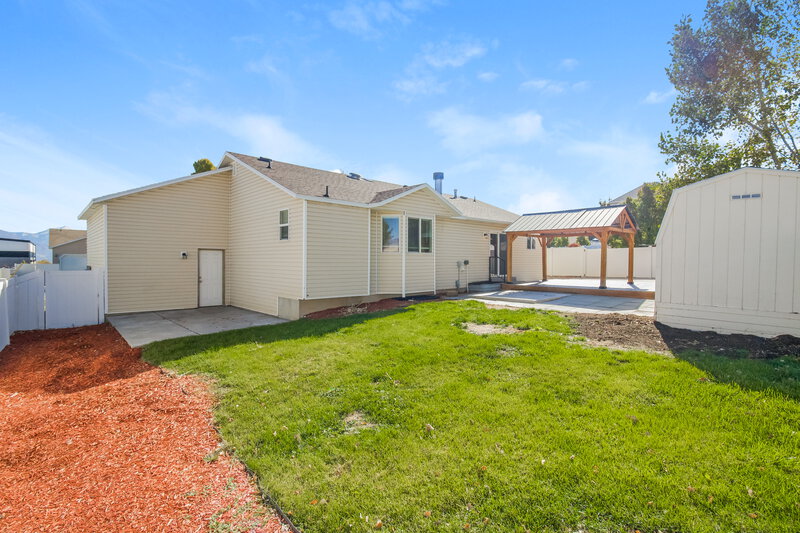 2,700/Mo, 14122 Rosaleen Ln Herriman, UT 84096 Backyard View