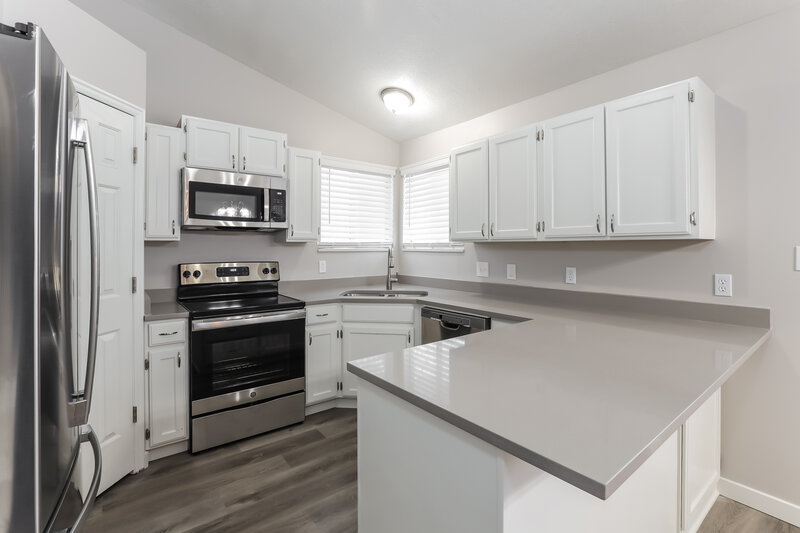 3,115/Mo, 3711 W Spring Water Dr West Valley City, UT 84120 Kitchen View