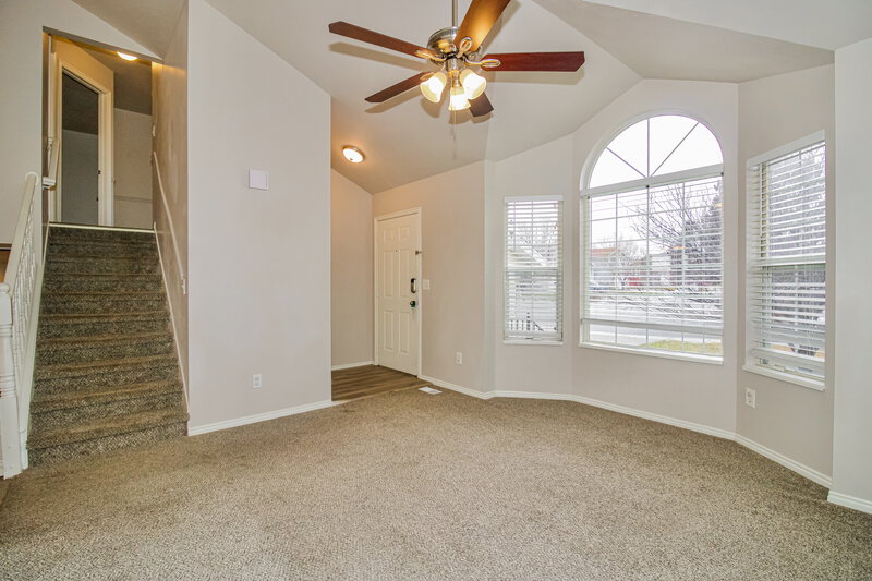 2,475/Mo, 6957 S Diamondleaf Way West Jordan, UT 84081 Living Room View