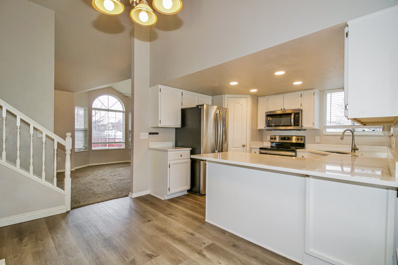 2,475/Mo, 6957 S Diamondleaf Way West Jordan, UT 84081 Kitchen View
