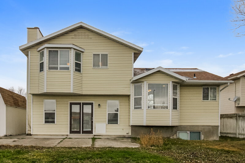 2,475/Mo, 6957 S Diamondleaf Way West Jordan, UT 84081 Rear View