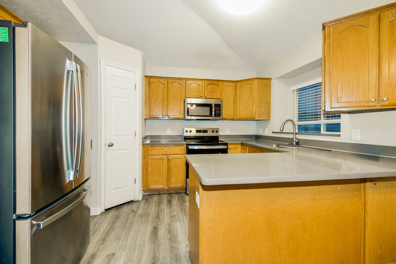 2,790/Mo, 1831 W Quarter Horse Ave Salt Lake City, UT 84116 Kitchen View
