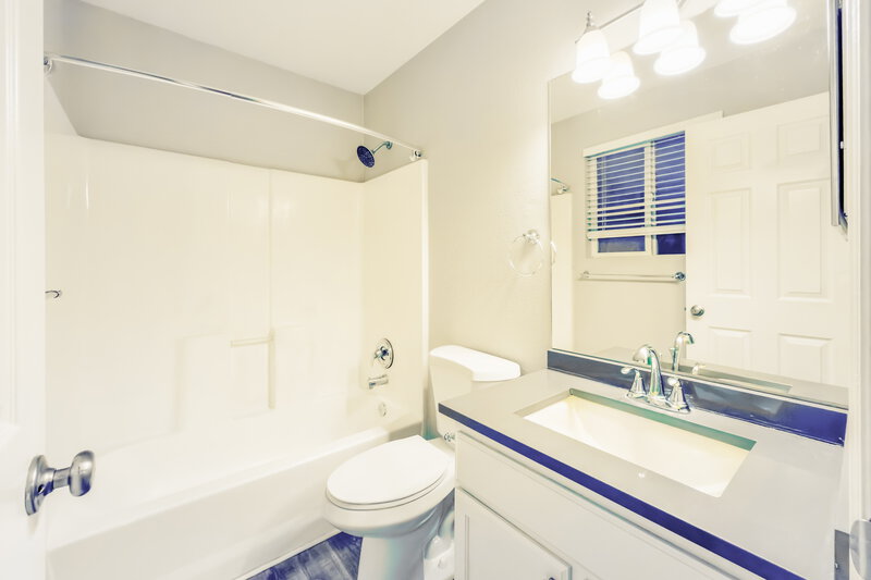 2,790/Mo, 1831 W Quarter Horse Ave Salt Lake City, UT 84116 Main Bathroom View