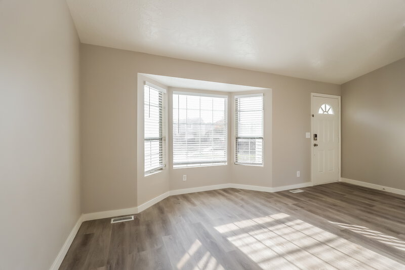 2,645/Mo, 3986 W 8660 S West Jordan, UT 84088 Misc View 2