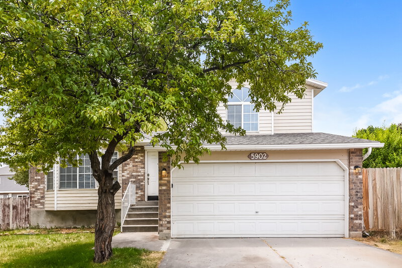 0/Mo, 5902 South Woodview Dr Salt Lake City, UT 84118 External View