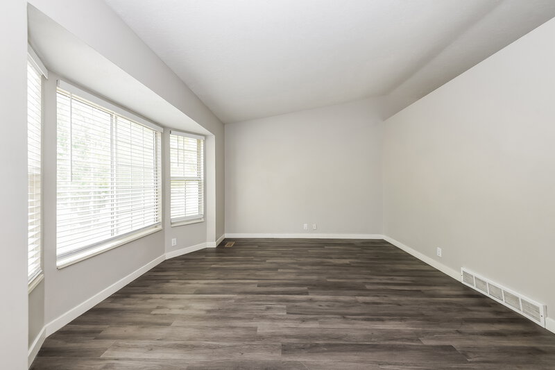 0/Mo, 5902 South Woodview Dr Salt Lake City, UT 84118 Living Room View 2