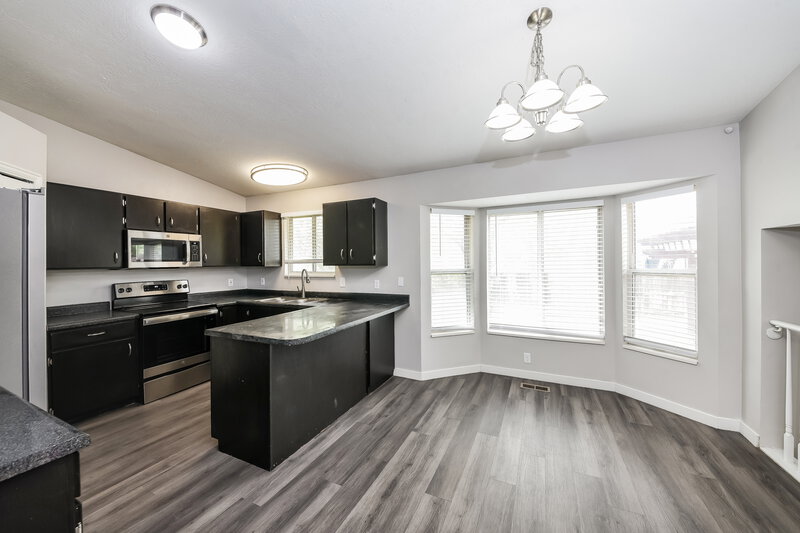 0/Mo, 5902 South Woodview Dr Salt Lake City, UT 84118 Dining Room View
