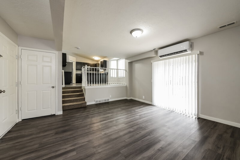 0/Mo, 5902 South Woodview Dr Salt Lake City, UT 84118 Family Room View