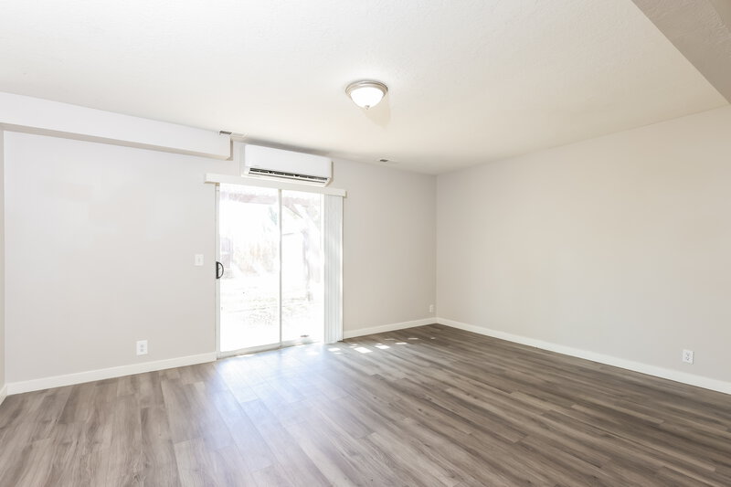 2,155/Mo, 5902 South Woodview Dr Salt Lake City, UT 84118 Misc View 6