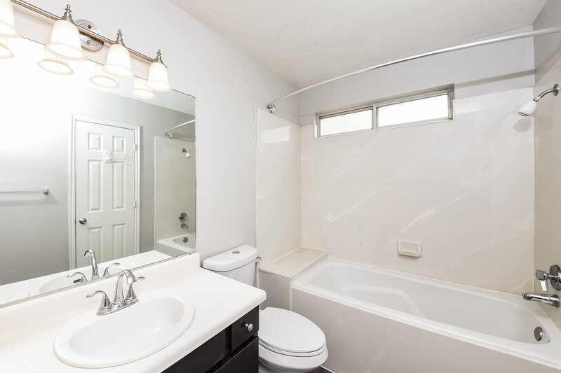 0/Mo, 5902 South Woodview Dr Salt Lake City, UT 84118 Bathroom View 2