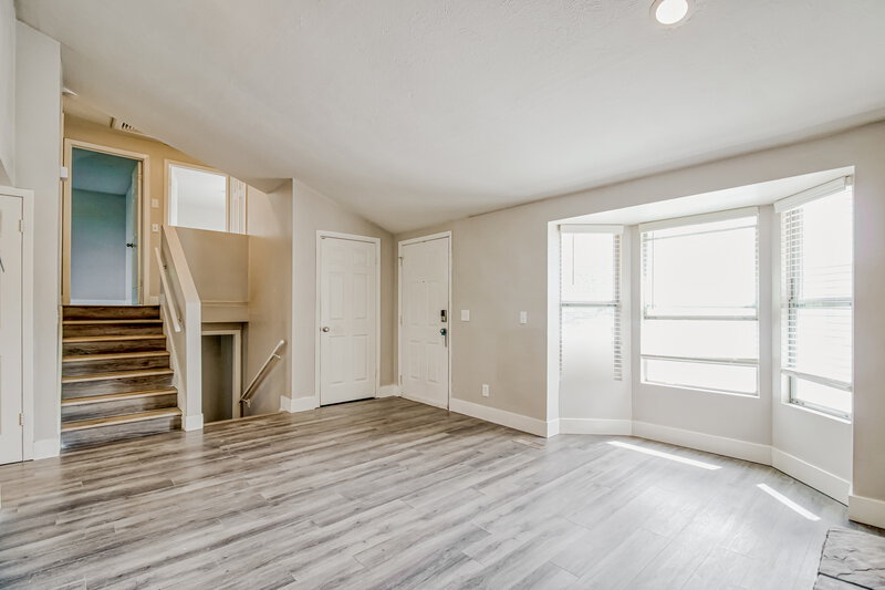 2,565/Mo, 6144 W Rishel Cir West Valley City, UT 84128 Living Room View 2