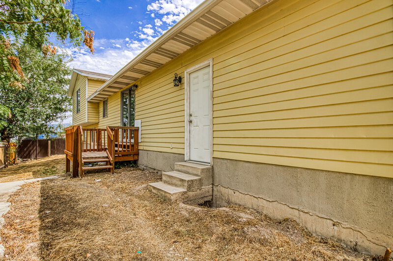 2,565/Mo, 6144 W Rishel Cir West Valley City, UT 84128 Rear View