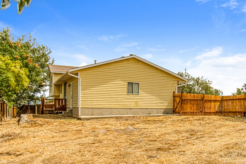 2,565/Mo, 6144 W Rishel Cir West Valley City, UT 84128 Rear View 2