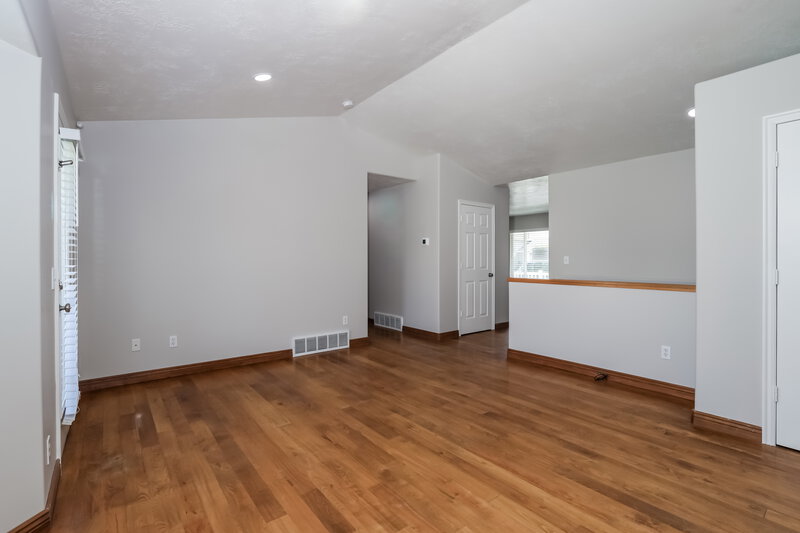 2,655/Mo, 6542 W 2920 S Unit 304 West Valley City, UT 84128 Living Room View