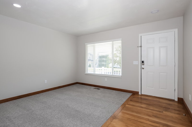2,655/Mo, 6542 W 2920 S Unit 304 West Valley City, UT 84128 Living Room View 2