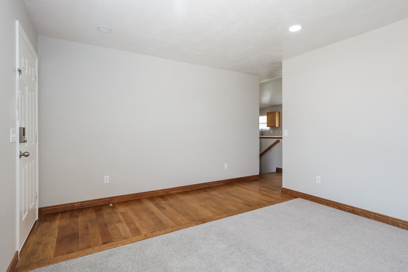 2,655/Mo, 6542 W 2920 S Unit 304 West Valley City, UT 84128 Living Room View 3