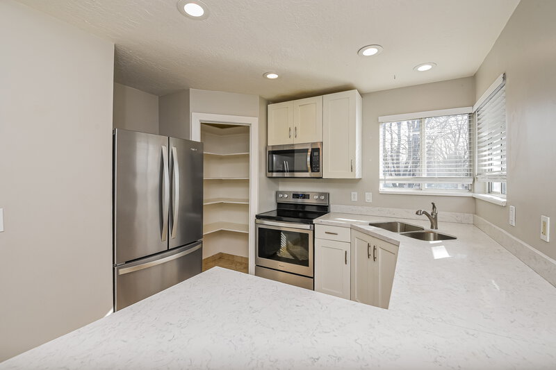 2,725/Mo, 11274 S Scobey Cir Sandy, UT 84070 Misc View 4