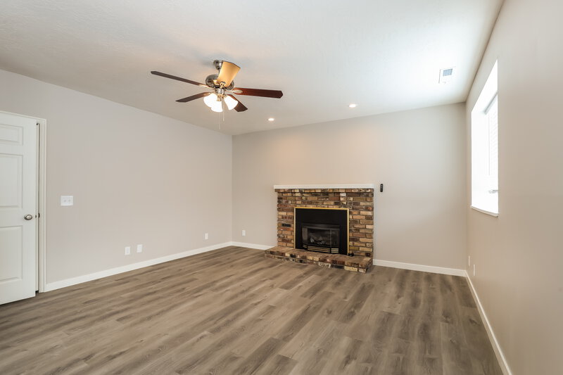 3,005/Mo, 5463 W Spike Ave Unit 19 West Valley City, UT 84120 Family Room View 2