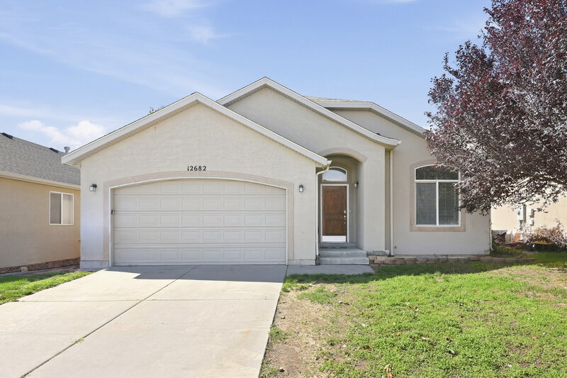3,165/Mo, 12682 S Diamondback Dr Riverton, UT 84096 External View