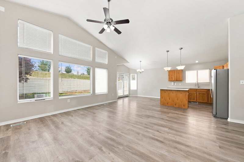 3,165/Mo, 12682 S Diamondback Dr Riverton, UT 84096 Living Room View