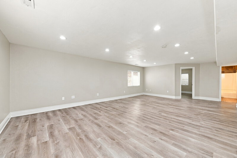 3,165/Mo, 12682 S Diamondback Dr Riverton, UT 84096 Family Room View