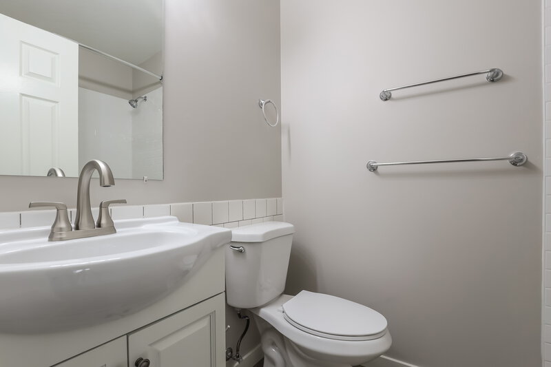 2,715/Mo, 3181 w midwest drive Taylorsville, UT 84118 Main Bathroom View