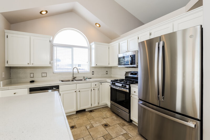 2,540/Mo, 4983 W Copper Canyon Way West Jordan, UT 84081 Kitchen View