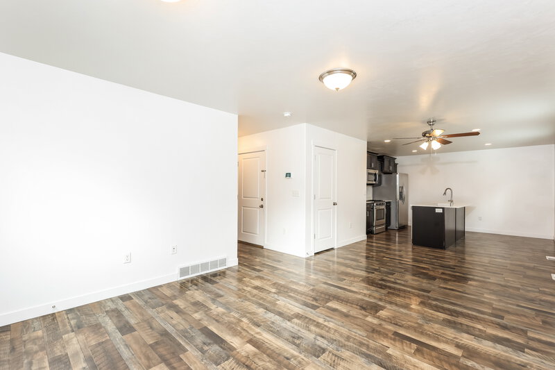 2,600/Mo, 7907 S Gaea Ct West Jordan, UT 84081 Living Room View 2