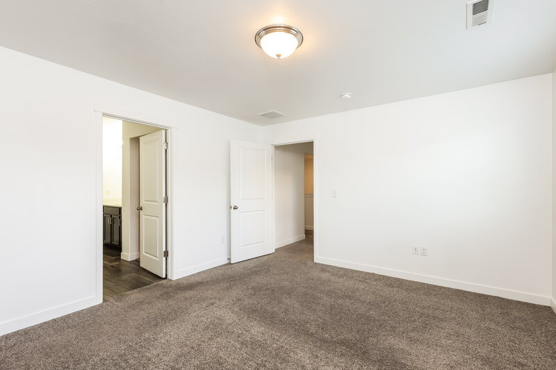 2,600/Mo, 7907 S Gaea Ct West Jordan, UT 84081 Main Bedroom View 2