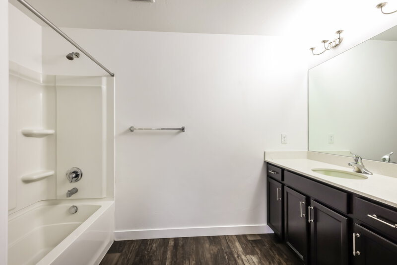2,600/Mo, 7907 S Gaea Ct West Jordan, UT 84081 Main Bathroom View