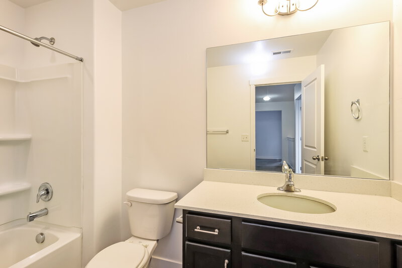 2,600/Mo, 7907 S Gaea Ct West Jordan, UT 84081 Bathroom View