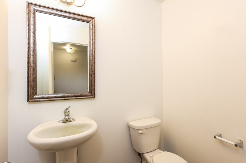 2,600/Mo, 7907 S Gaea Ct West Jordan, UT 84081 Bathroom View 2