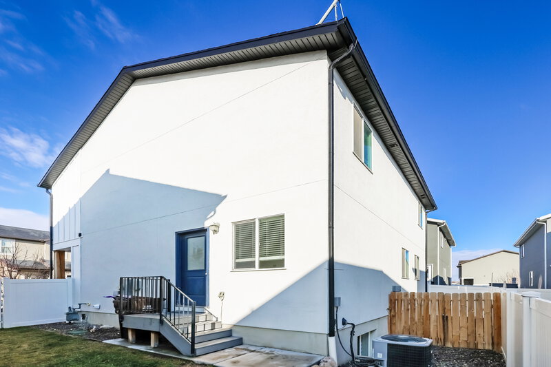 2,600/Mo, 7907 S Gaea Ct West Jordan, UT 84081 Rear View