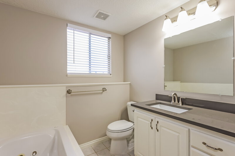 2,450/Mo, 4935 S 3000 W Roy, UT 84067 Main Bathroom View