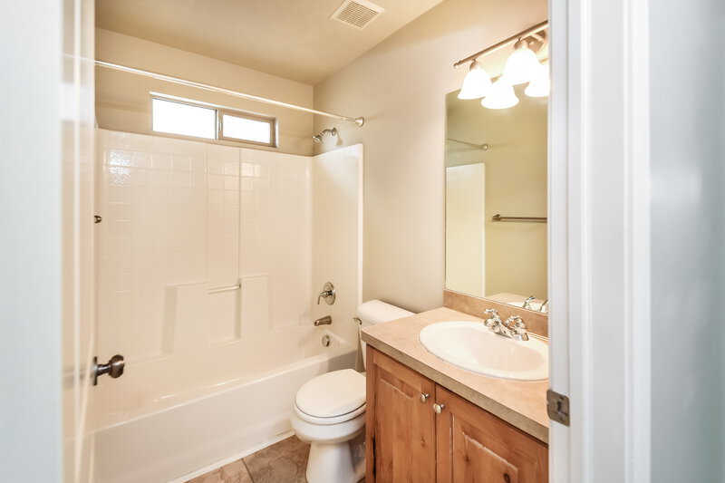 3,045/Mo, 7054 West Dry Sycamore Lane West Jordan, UT 84081 Main Bathroom View