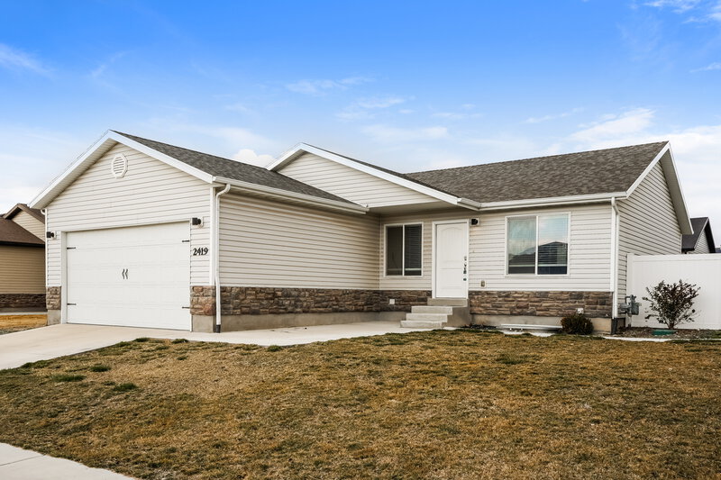 2,145/Mo, 2419 E Prairie Ln Eagle Mountain, UT 84005 Front View