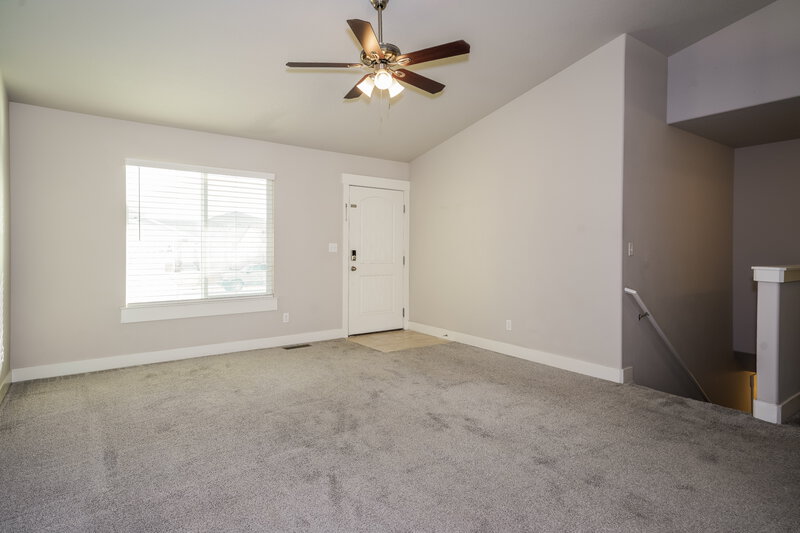2,145/Mo, 2419 E Prairie Ln Eagle Mountain, UT 84005 Living Room View