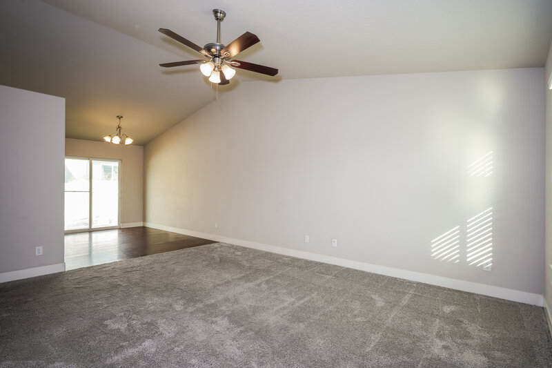 2,145/Mo, 2419 E Prairie Ln Eagle Mountain, UT 84005 Living Room View 2