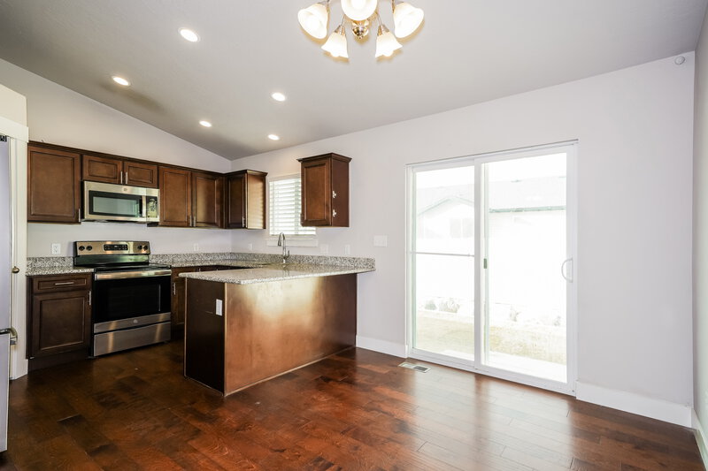 2,145/Mo, 2419 E Prairie Ln Eagle Mountain, UT 84005 Dining Room View