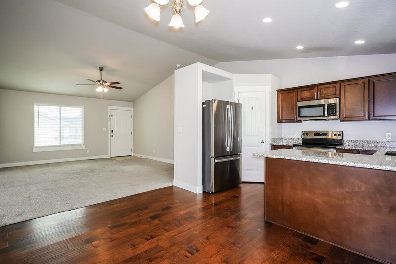 2,145/Mo, 2419 E Prairie Ln Eagle Mountain, UT 84005 Kitchen View